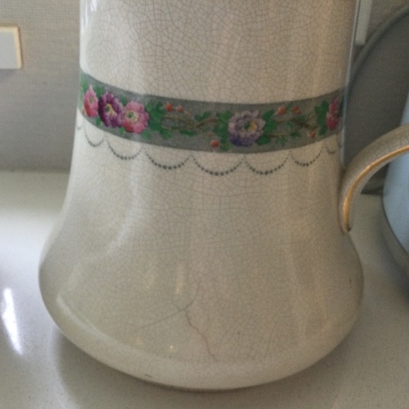 Beautiful large ANTIQUE HAND PAINTED PORCELAIN PITCHER  GOLD TRIM - Picture 4 of 9